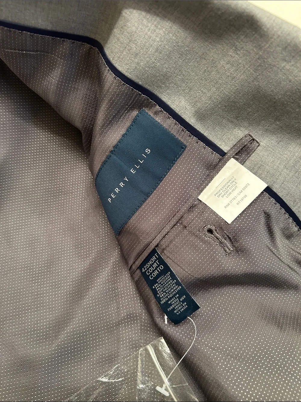Perry Ellis Modern Fit Two-Button Light Gray Men's Sport Coat Size 42 Short.